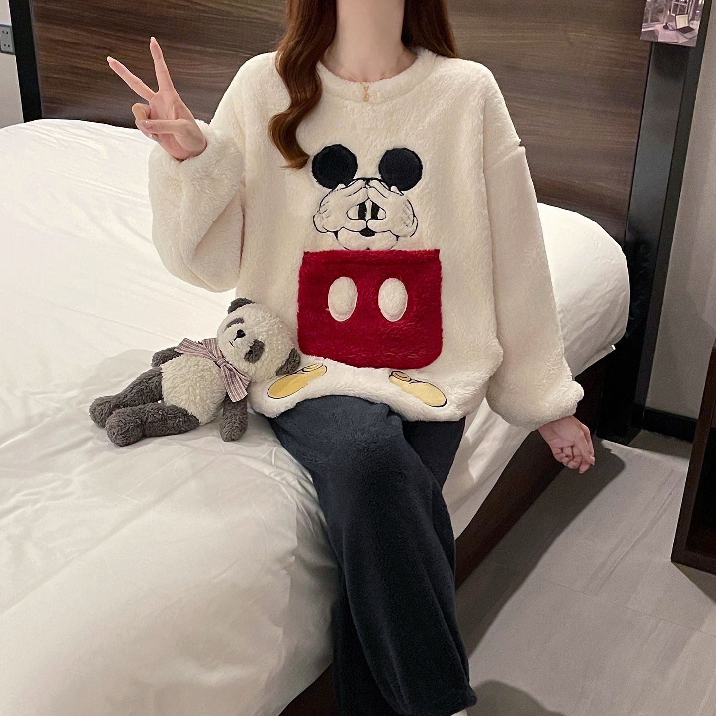 Mickey 3D Patchwork Plush Paja - Oversized Crewneck Fleece ulasan dan harga