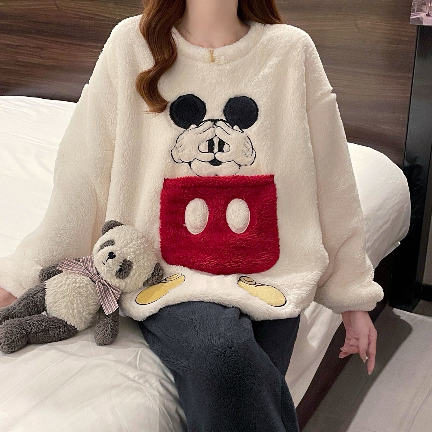 Mickey 3D Patchwork Plush Paja - Oversized Crewneck Fleece ulasan dan harga