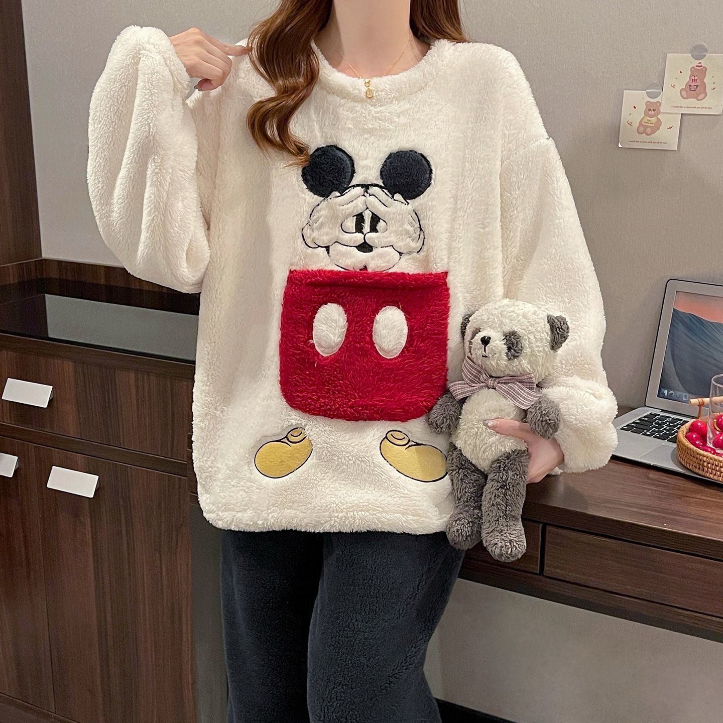 Mickey 3D Patchwork Plush Paja - Oversized Crewneck Fleece ulasan dan harga