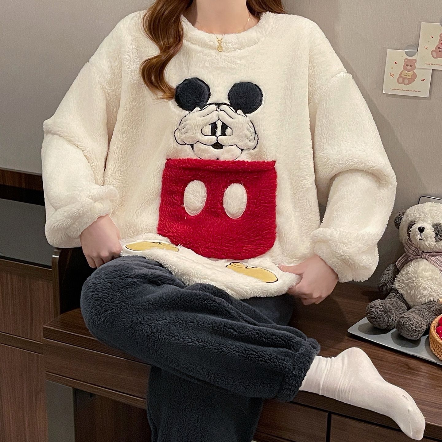 Mickey 3D Patchwork Plush Paja - Oversized Crewneck Fleece ulasan dan harga